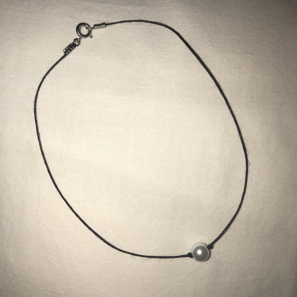 Pearl choker necklaces